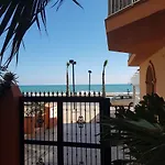 Ref 302 Front In Popular Riverina *