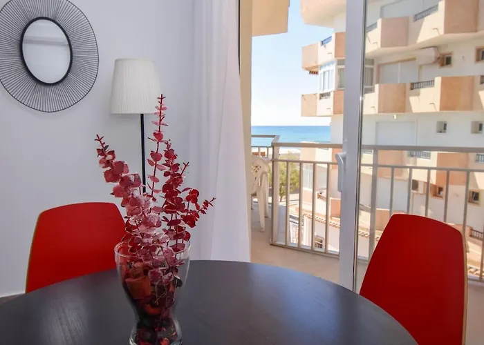 Ref 302 Front In Popular Riverina Apartment