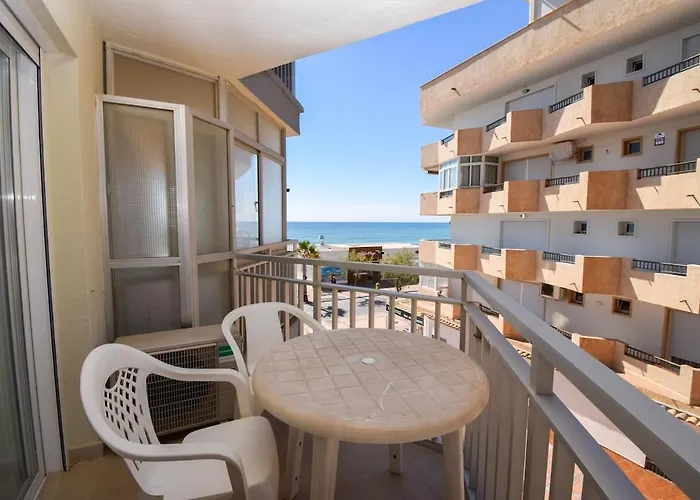 Ref 302 Front In Popular Riverina Fuengirola