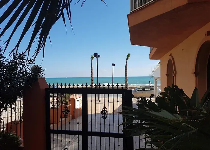 Ref 302 Front In Popular Riverina *