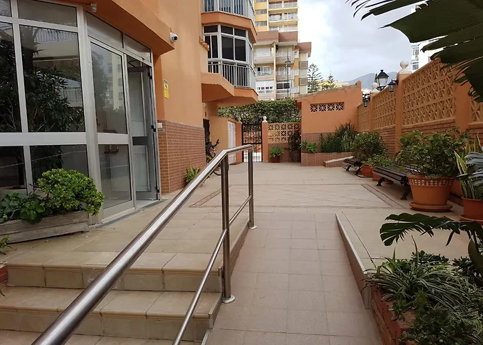 Ref 302 Front In Popular Riverina *