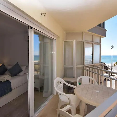 Ref 302 Front In Popular Riverina *